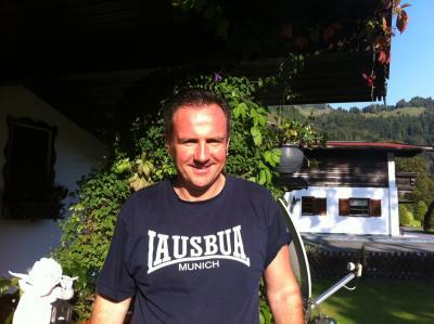 Lausbua rotzlöffel
Kind Giasing Munich Minga München Bayern Bavaria Baviera 1860
Rudeboy Ska Punk oi boxen hooligan oktoberfest wiesn hooligan